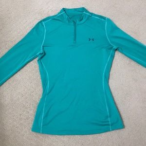 Women’s fitted green under armor quarter zip.